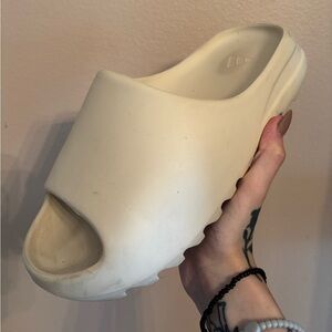 adidas Yeezy Slides 'Bone' 2022